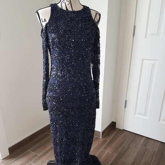 Beaded Cold shoulder dress - Picture 2 of 5
